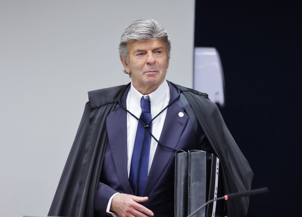 Ministro Luiz Fux alega incompetência do STF e vota contra julgamento de trama golpista