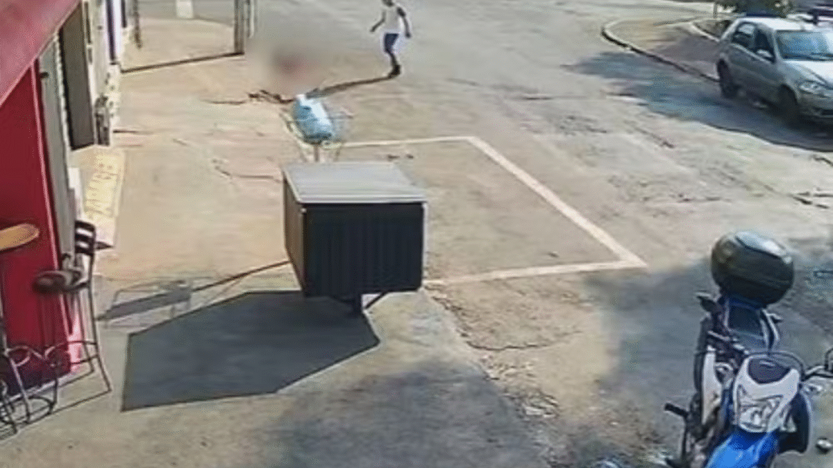 Menino de 10 anos morr3 eletrocutad0 após fio caído ficar exposto em via de GO