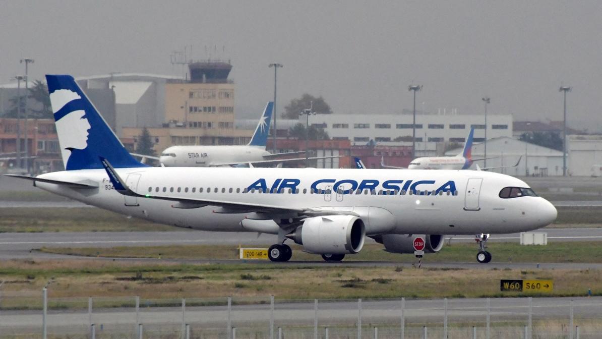 Controlador de voo cochila e avião fica 18 minutos sobrevoando o mar até receber autorização para pousar na França Controlador de voo cochila e avião fica 18 minutos sobrevoando o mar até receber autorização para pousar na França