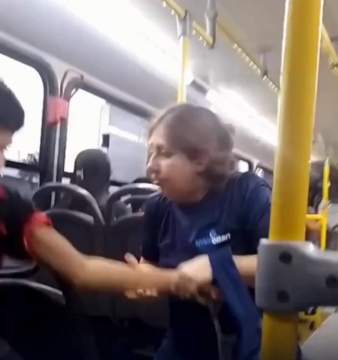 Adolescente é agredid0 por passageira que fez questão de sentar ao seu lado em ônibus vazio de SP