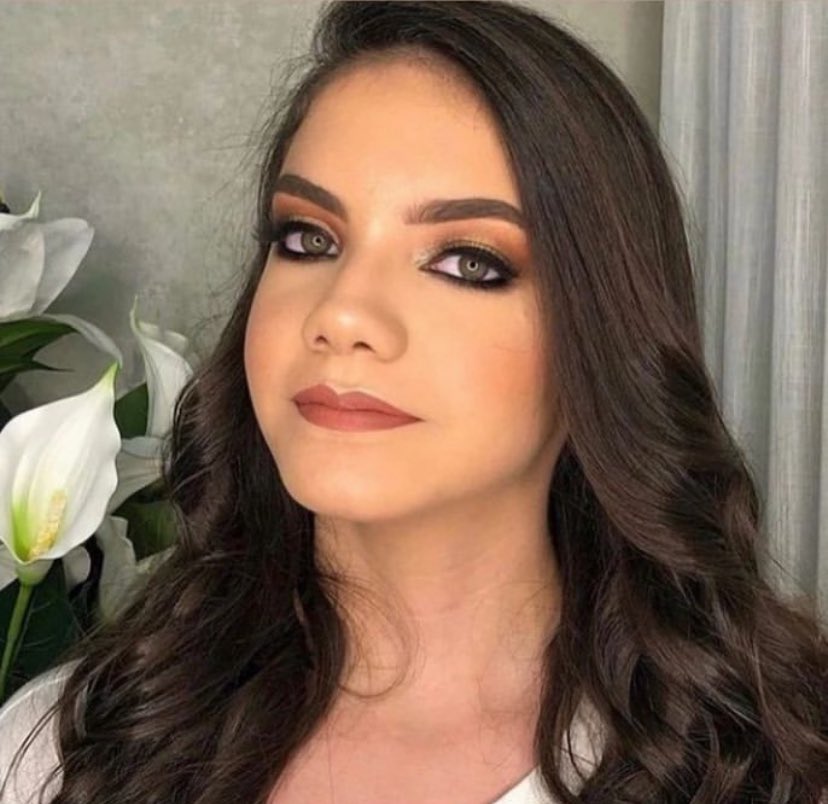 Condenada por morte da melhor amiga aparece em camarote de festa em Barretos