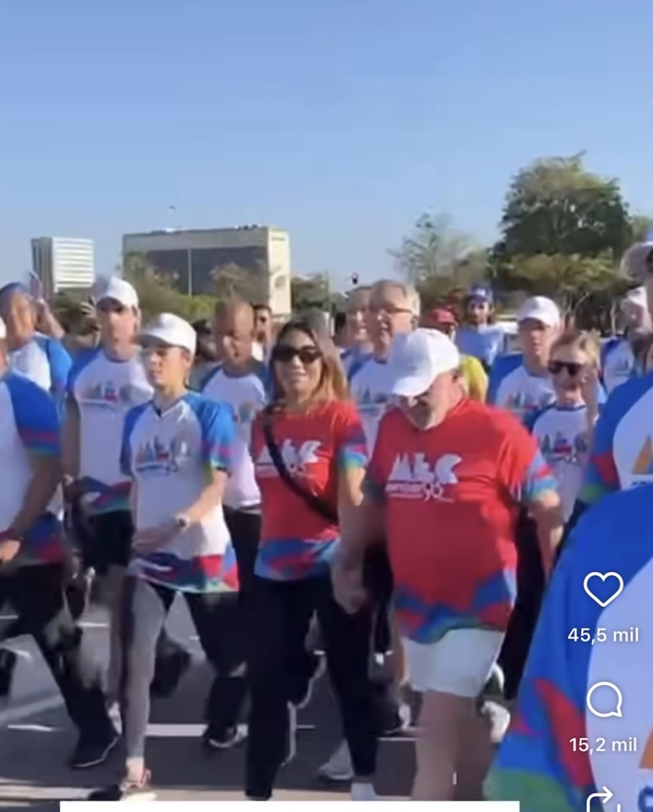 Lula participa de caminhada em Brasília na celebração dos 95 anos do MEC