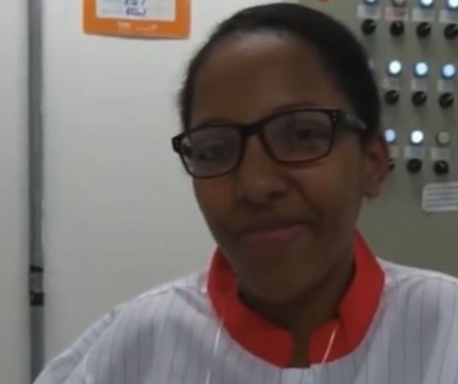 Mulher é vítima de ataqu3 racista no primeiro dia de trabalho Mulher é vítima de ataqu3 racista no primeiro dia de trabalho