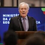 Ministro da justiça informa abertura de inquérito para apurar casos de intoxicação por metanol após ingestão de bebidas alcoólicas em SP