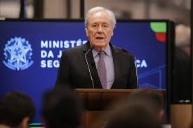 Ministro da justiça informa abertura de inquérito para apurar casos de intoxicação por metanol após ingestão de bebidas alcoólicas em SP