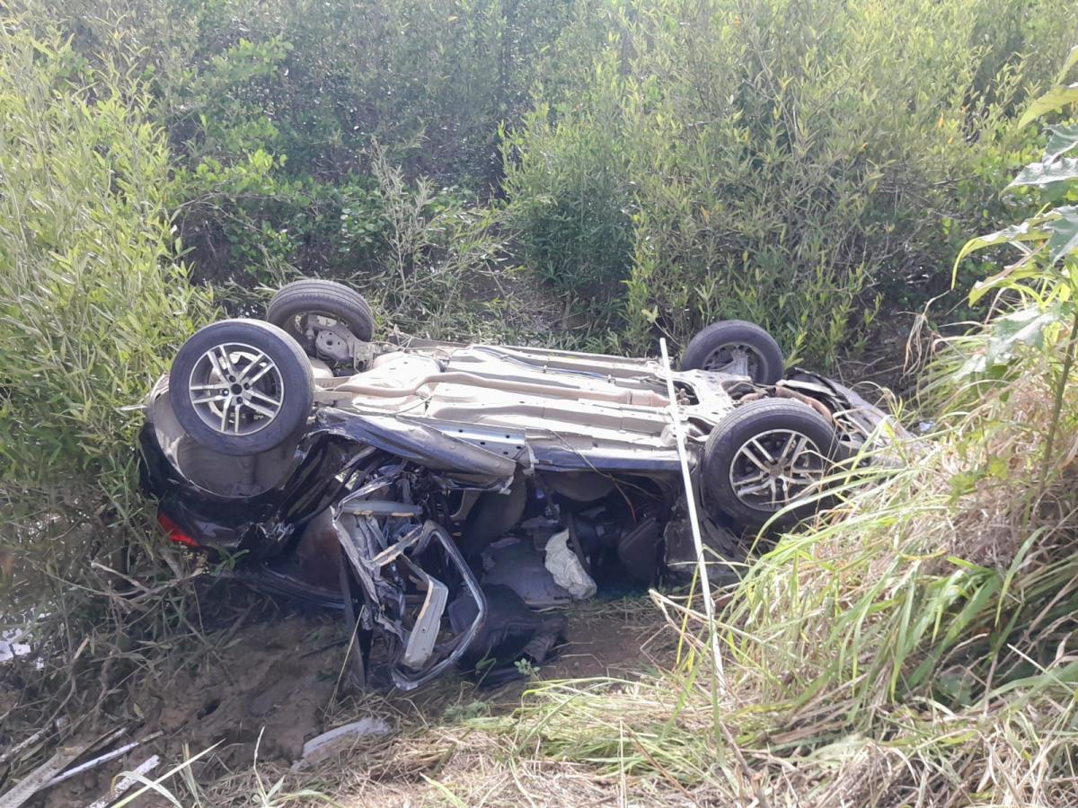 Duas pessoas ficam feridas em acidente provocado por carrocinha solta na SE-245
