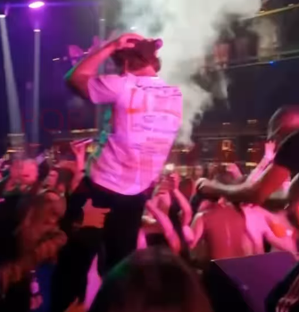 Mulher é flagrada apalpando parte íntima de Zé Felipe durante show em São Paulo e cantor reage