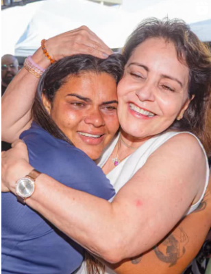 Emília Corrêa comemora êxito da nova feira do centro de Aracaju