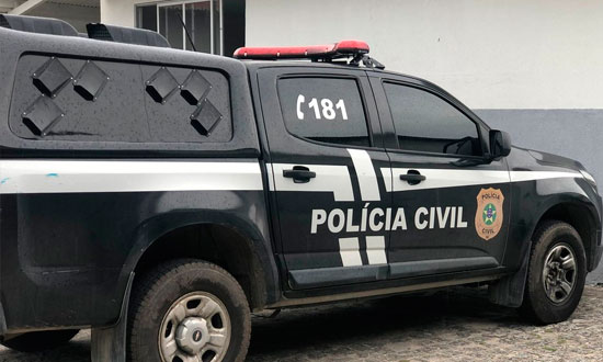 Casal é preso por tráfico de droga após usar a filha de 8 anos para transportar entorpecentes entre municípios