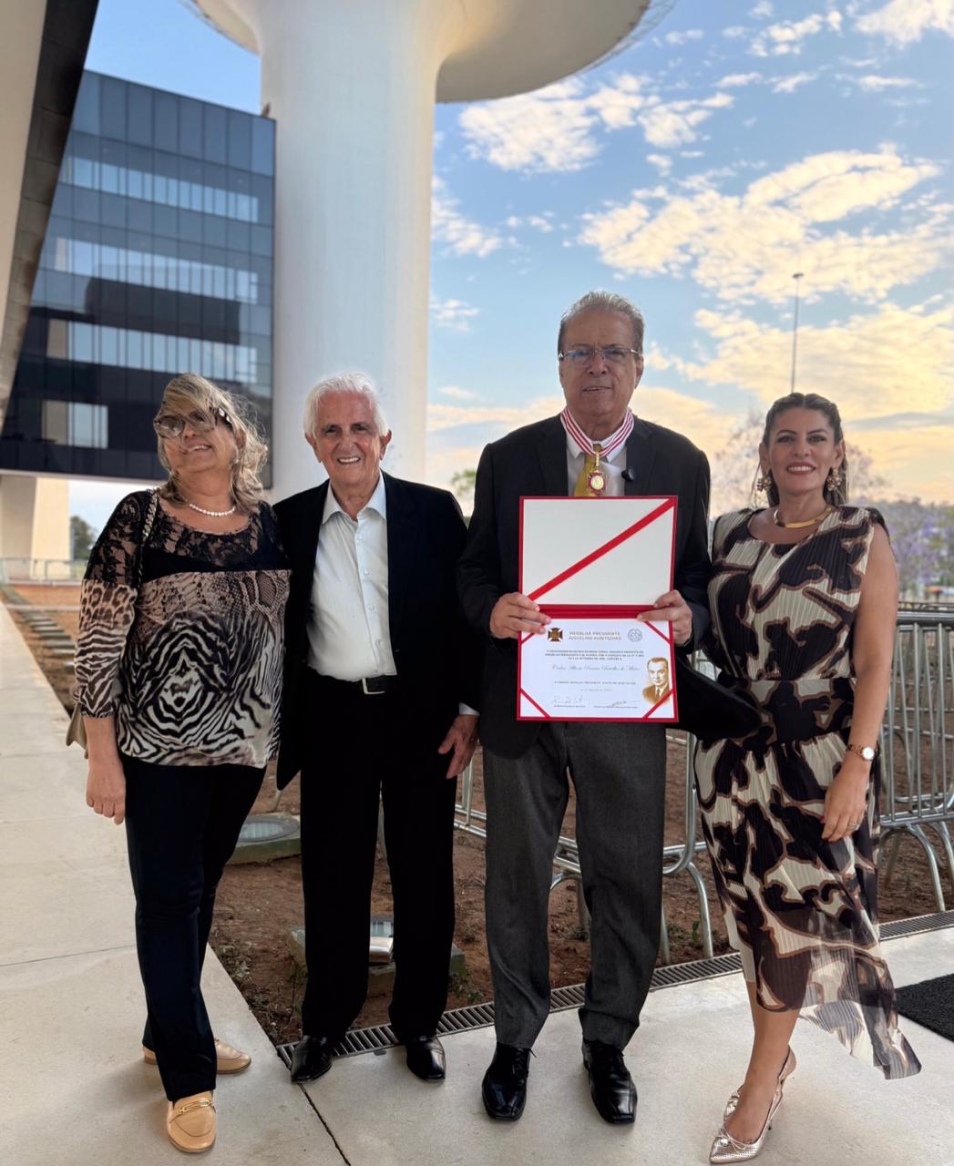 Carlos Batalha recebe Comenda Juscelino Kubitscheck, a maior honraria do governo de Minas Gerais