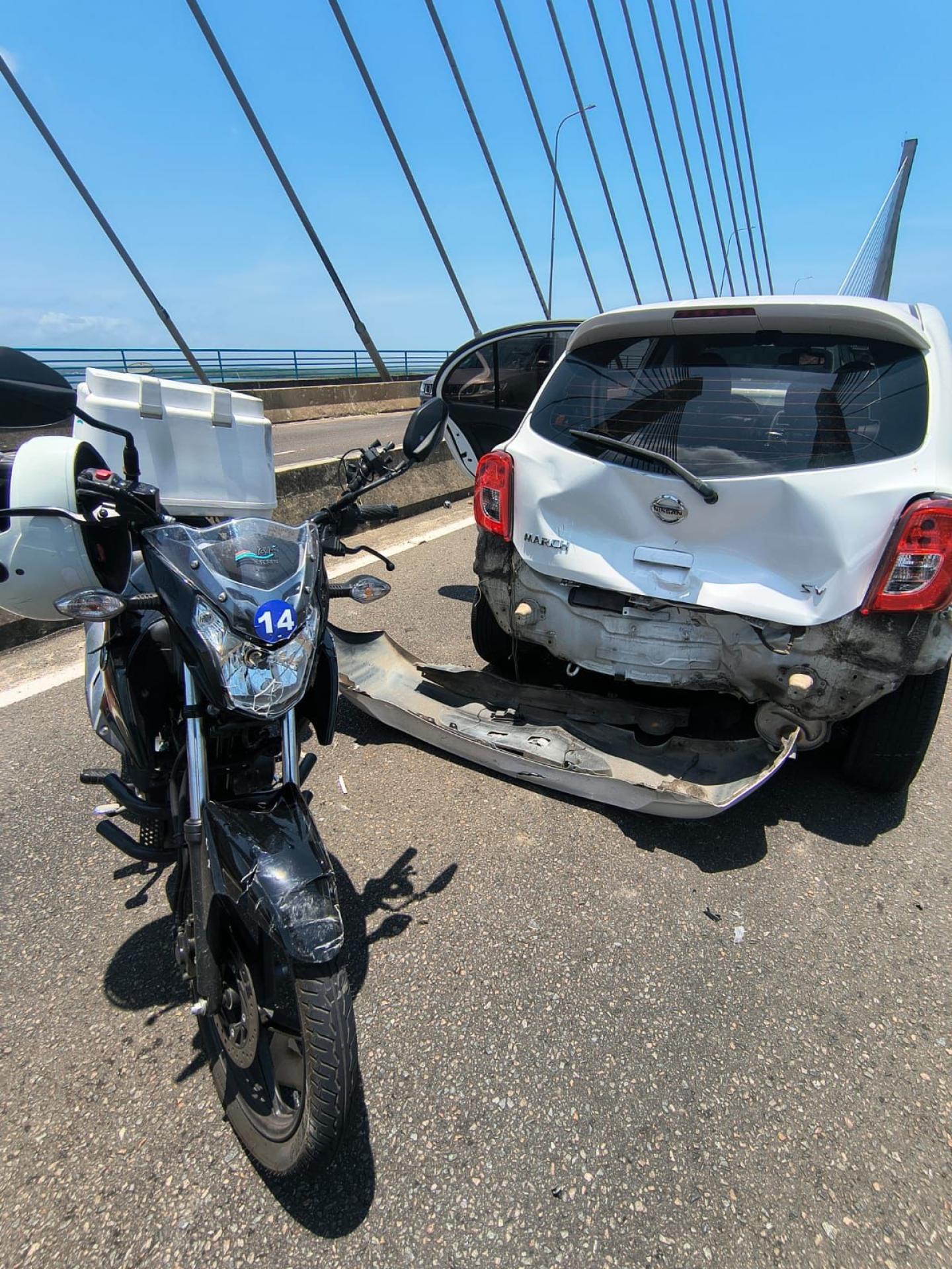 Motociclista fica ferido após colisão na ponte Aracaju-Barra dos Coqueiros