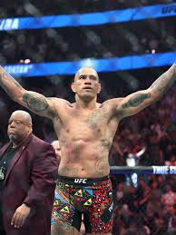 Alex Poatan faz história no UFC 320 com vitória avassaladora