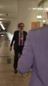 Deputado do PL debocha da Operação Policial do RJ e quebra microfone de jornalista