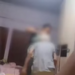 Filha é presa em flagrante após ser filmada agredindo mãe idosa no Paraná