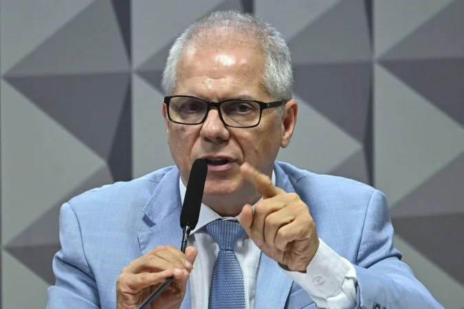 Ex-presidente do Instituto Nacional do Seguro Social (INSS) é preso durante operação da PF
