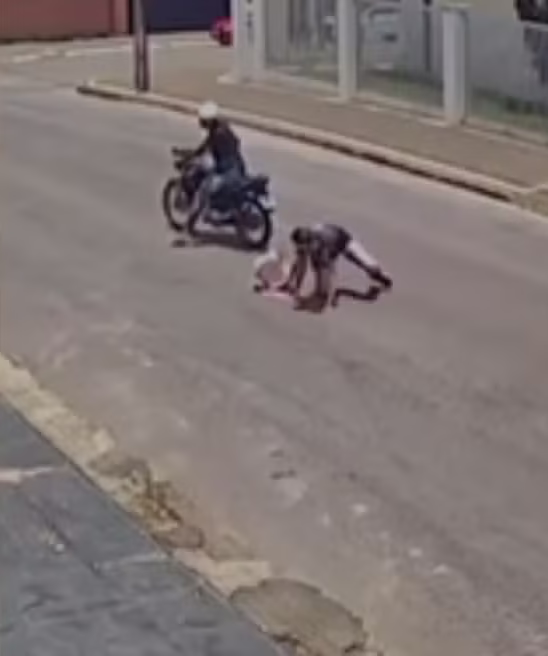 Menina de 12 anos escapa de sequestr0 após pular de motocicleta em MT