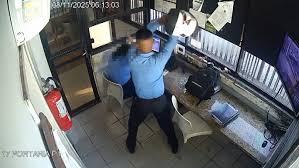 Mulher é agredida com golpes de capacete por colega de trabalho em Salvador