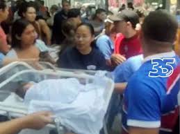 Bebês são levados para a calçada em incubadoras após início de incêndio em hospital de Fortaleza Bebês são levados para a calçada em incubadoras após início de incêndio em hospital de Fortaleza