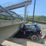 Passarela desaba após colisão com caminhão na BR-116 e deixa um morto no Rio de Janeiro