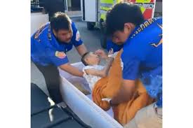 Idosa acordar repentinamente dentro de caixão prestes a ser cremado Idosa acordar repentinamente dentro de caixão prestes a ser cremado