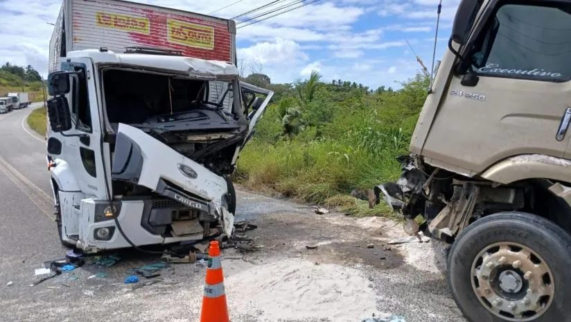 Colisão frontal entre dois veículos deixa um ferido em Nossa Senhora do Socorro