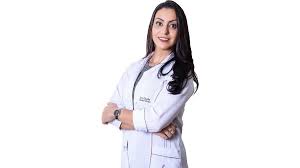 Médica é presa suspeita de mandar matar farmacêutica para ficar com a filha dela