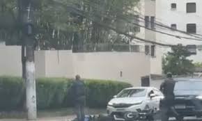 Troca de tiros entre criminosos e policiais deixa um suspeito m0rto em São Paulo Troca de tiros entre criminosos e policiais deixa um suspeito m0rto em São Paulo