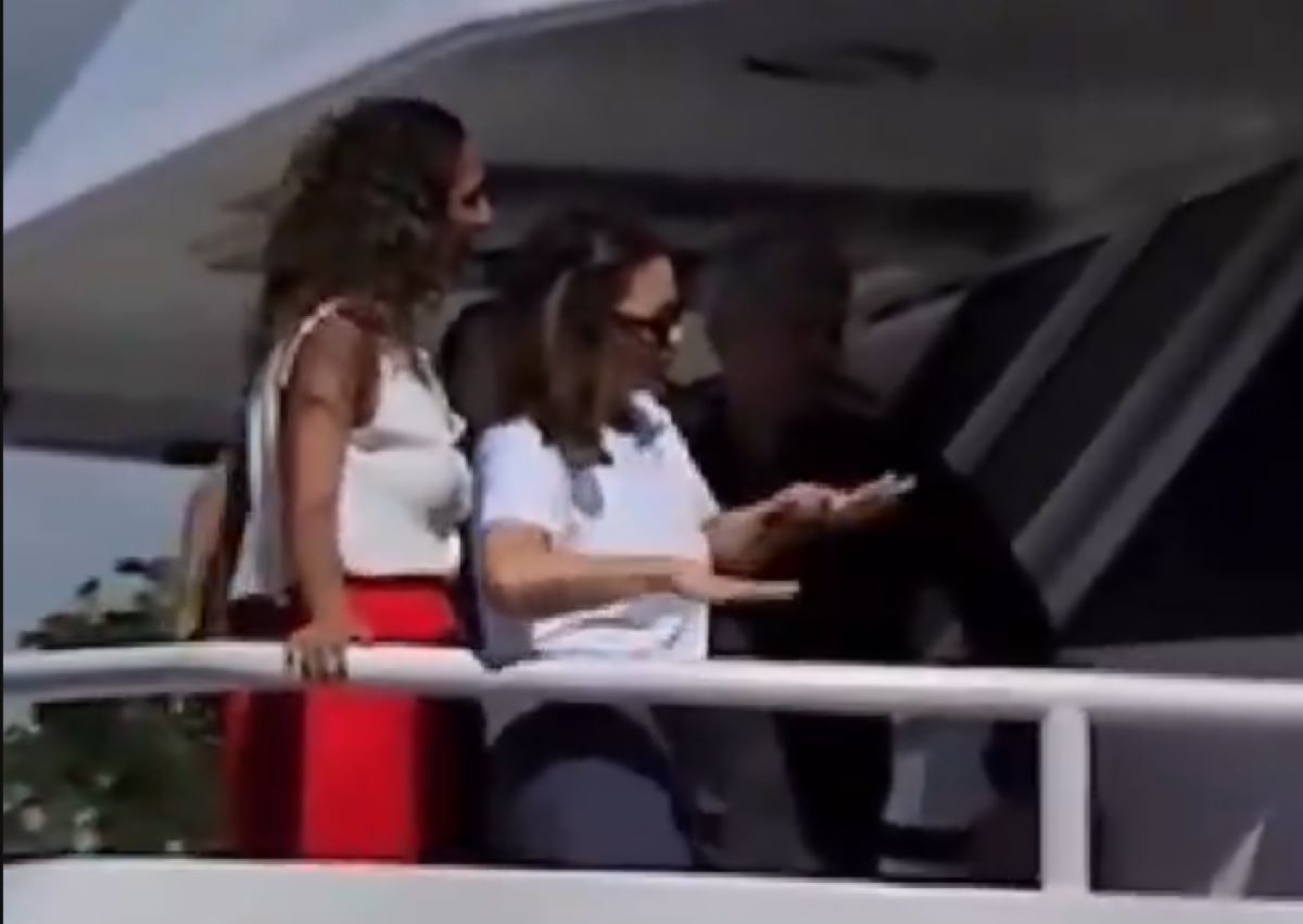Janja é vista dançando ao lado de Ministra em barco que hospeda Lula em Belém Janja é vista dançando ao lado de Ministra em barco que hospeda Lula em Belém