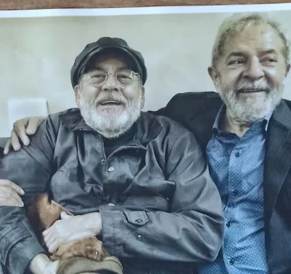 Ex-parlamentar do PT é assassinado a facadas pelo próprio filho após discussão familiar em São Paulo Ex-parlamentar do PT é assassinado a facadas pelo próprio filho após discussão familiar em São Paulo