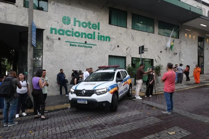 Mãe joga filha de 6 anos e atira-se pela janela do 10.º andar de hotel em Belo Horizonte