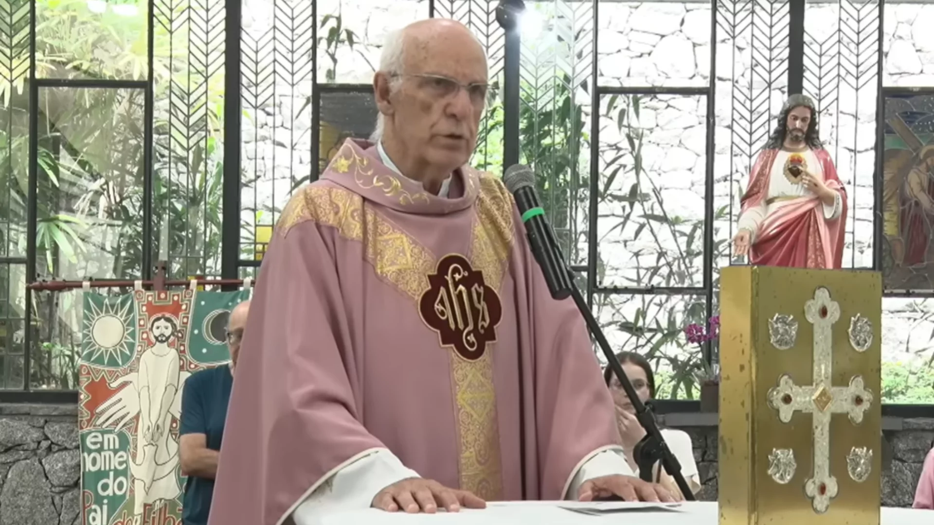 Arquidiocese de SP proíbe padre Júlio Lancellotti de utilizar redes sociais e veta transmissões das missas