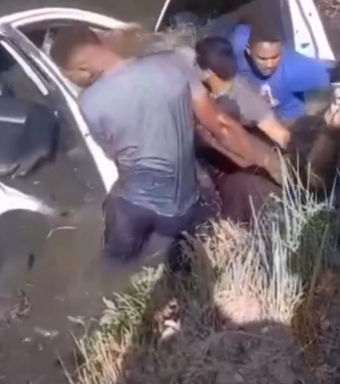 Pastor evangélico m0rre após carro cair em canal de avenida em Aracaju