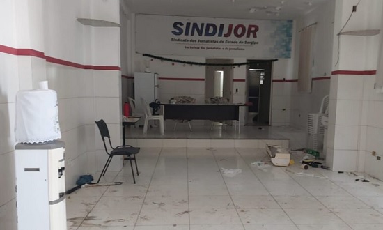 Criminosos invadiram o SINDIJOR-SE e causaram destruição ao estabelecimento