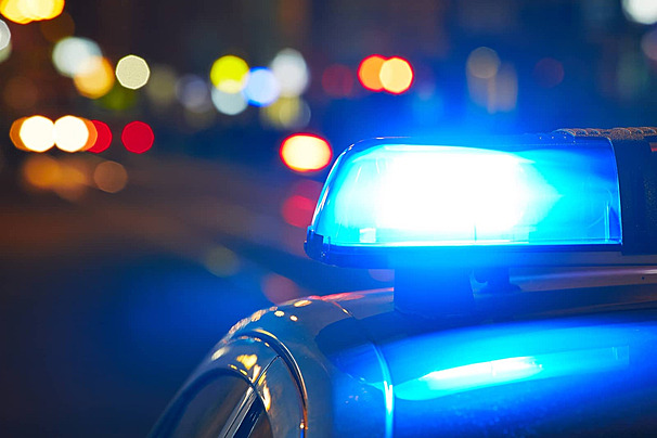 Mulher trans é encontrada morta com marcas de tiros na Bahia Mulher trans é encontrada morta com marcas de tiros na Bahia