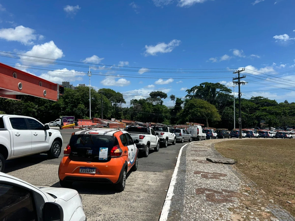 Técnicos de internet realizam protesto por mais segurança no trabalho em Salvador