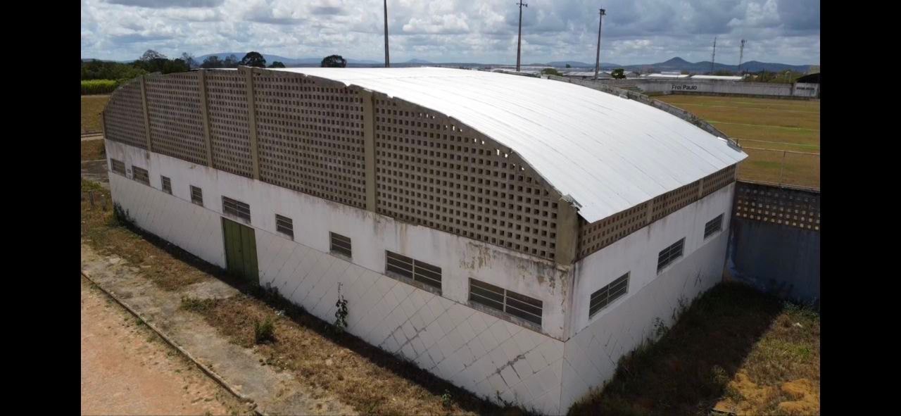 Vereador Milton Dantas crítica abandono do Estádio Titão em Frei Paulo