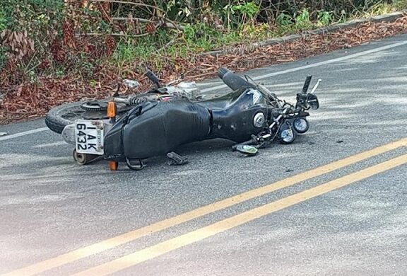 Grave colisão resulta em vítima com fratura exposta na Rodovia João Bebe Água