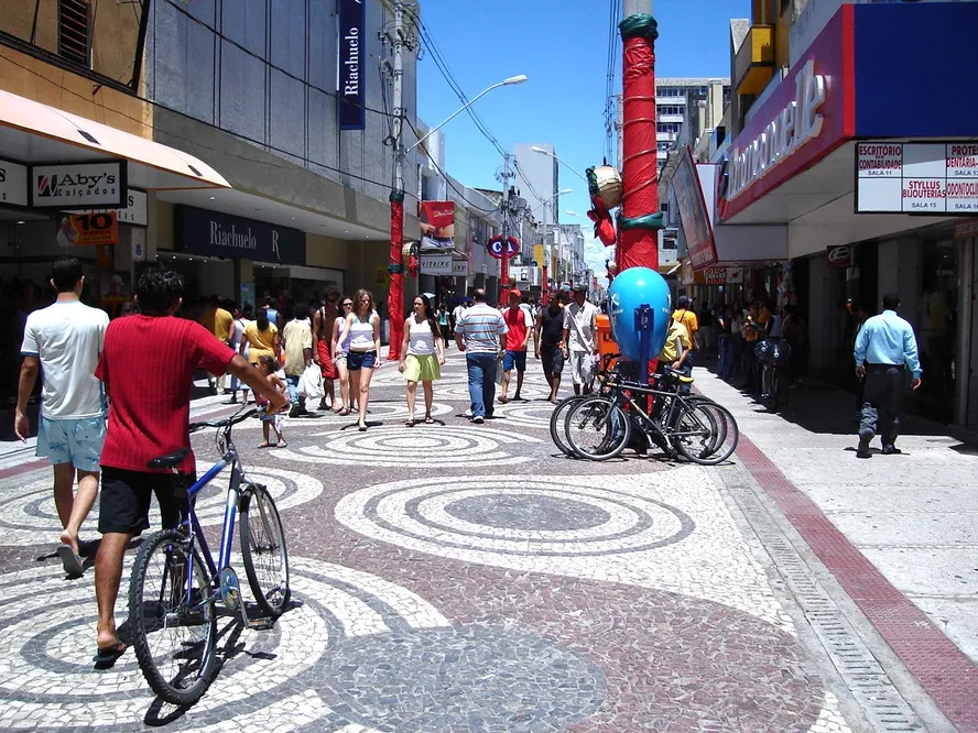 Quase metade da população adulta de Sergipe terminou 2025 com dívidas em atraso