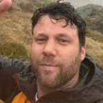Cantor Andrew Ure, vocalista da banda The Ray Summers, é encontrado morto durante trilha na Escócia