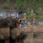 Casal fica ferido após caminhonete cair em linha férrea em Luziânia (GO)