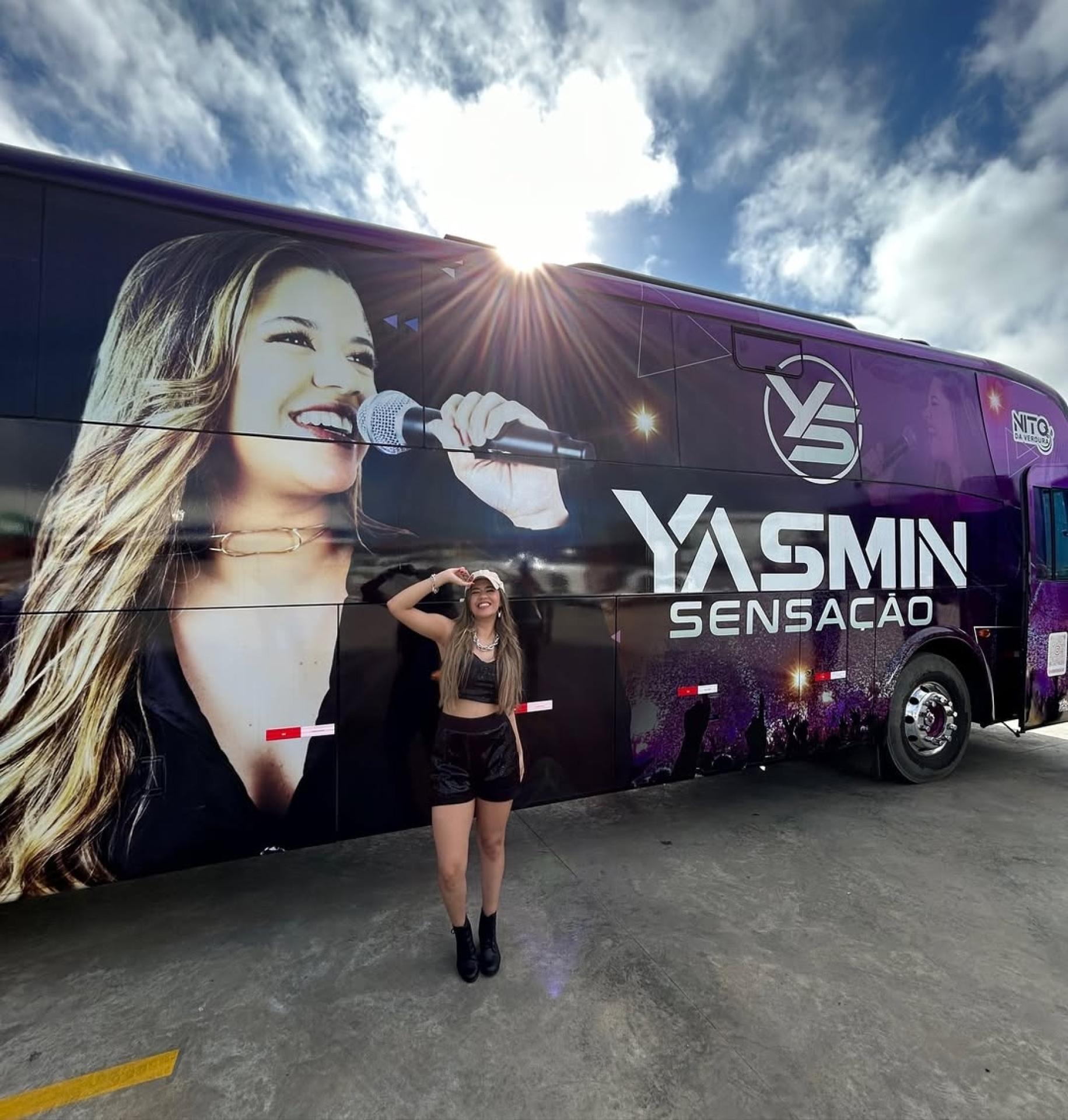 Yasmin Sensação, sucesso estrondoso no Brasil, conquista mansão na Barra dos Coqueiros (SE) Yasmin Sensação, sucesso estrondoso no Brasil, conquista mansão na Barra dos Coqueiros (SE)