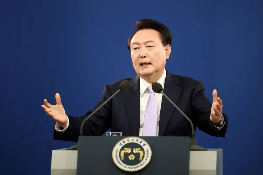 Ex-presidente da Coreia do Sul é condenado à prisão perpétua por tentativa de golpe de Estado