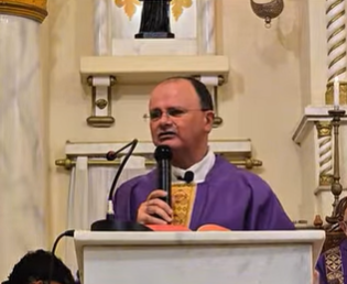 Padre de Frei Paulo critica carnaval e cita corrupção nas escolas de samba