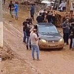 Moradores de Ubá em MG criticam Nikolas Ferreira durante ações de limpeza após chuvas