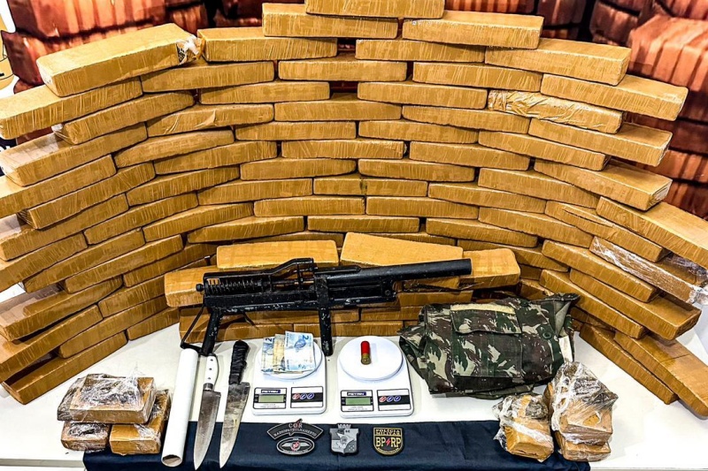 Homem é preso com quase 72 kg de maconha, arma artesanal e uniforme do Exército em Nossa Senhora do Socorro Homem é preso com quase 72 kg de maconha, arma artesanal e uniforme do Exército em Nossa Senhora do Socorro