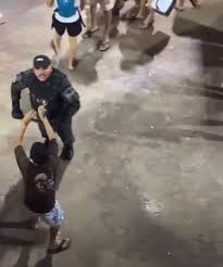 Jovem com deficiência auditiva é agredido por seguranças durante Carnaval no RN Jovem com deficiência auditiva é agredido por seguranças durante Carnaval no RN