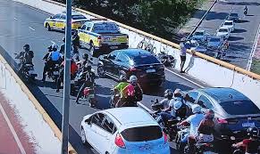 Motociclista morre após colidir com mureta de viaduto e cair na Avenida Etelvino Alves, em Aracaju Motociclista morre após colidir com mureta de viaduto e cair na Avenida Etelvino Alves, em Aracaju