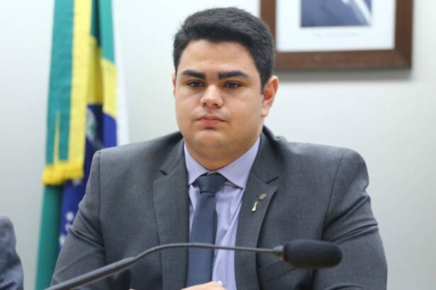 Mandato de Ícaro de Valmir pode ser cassado por fraude à cota de gênero; delegado André David assume como suplente