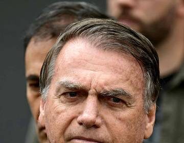 Ex-presidente Bolsonaro passa mal na madrugada e é levado ao hospital em Brasília