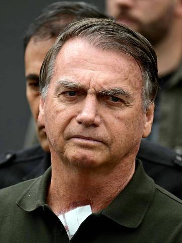 Ex-presidente Bolsonaro passa mal na madrugada e é levado ao hospital em Brasília